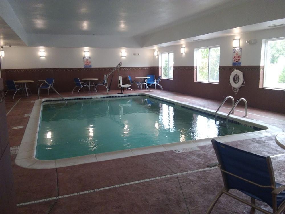 Holiday Inn Express Belle Vernon Eksteriør billede