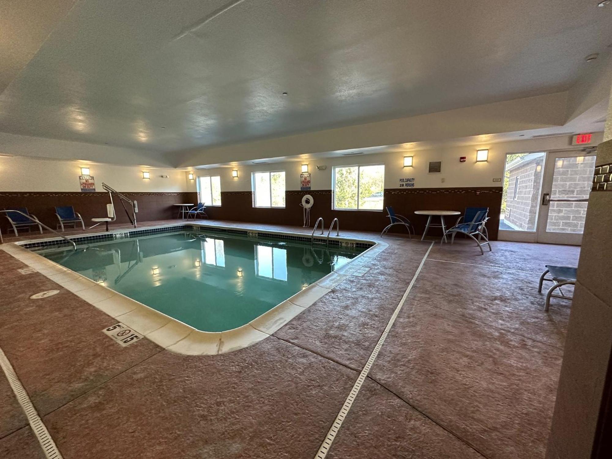 Holiday Inn Express Belle Vernon Eksteriør billede