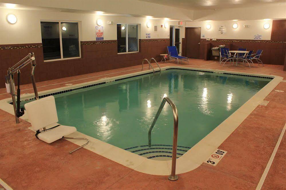 Holiday Inn Express Belle Vernon Eksteriør billede